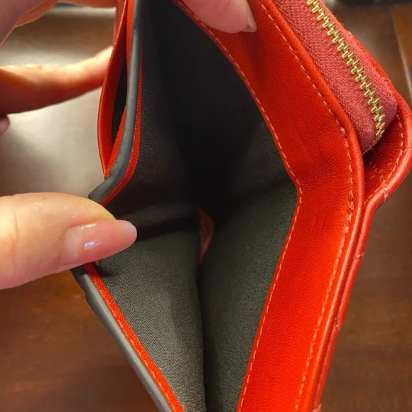 Versace Medusa Quilted Leather Compact Wallet - Picture 5 of 8